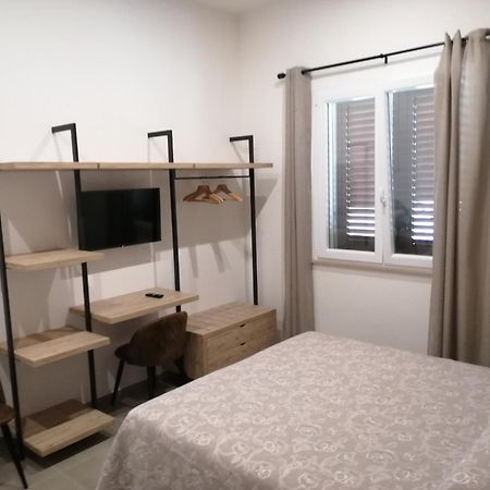 Aia Grande Bed & Breakfast Uggiano La Chiesa Ngoại thất bức ảnh